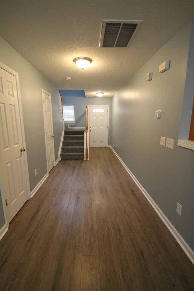 Building Photo - 1364 Walnut Hill Dr