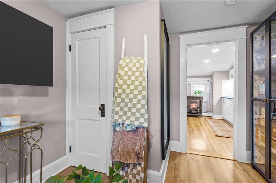 Building Photo - 86 Rochambeau Ave