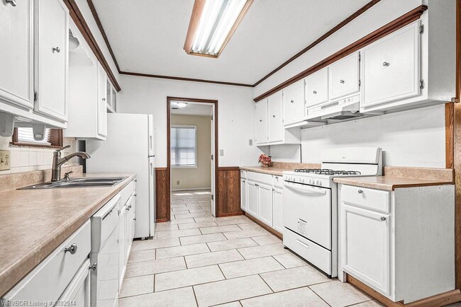 Building Photo - 100 Meadow Pl