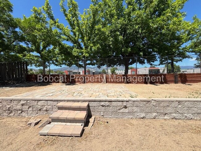 Building Photo - 2066 Southridge Ct