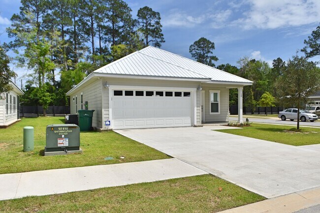 Building Photo - 10 Oakfield Dr N