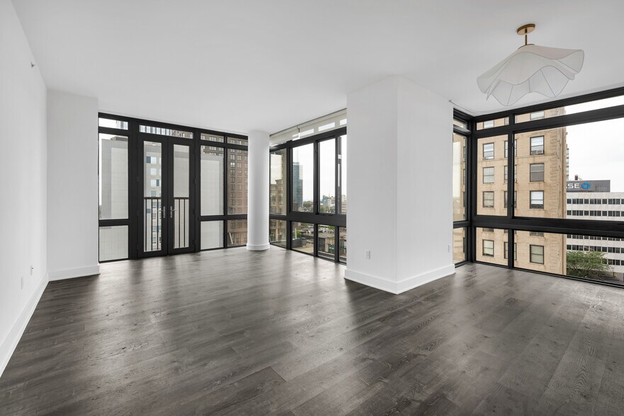 Building Photo - 175 Huguenot St