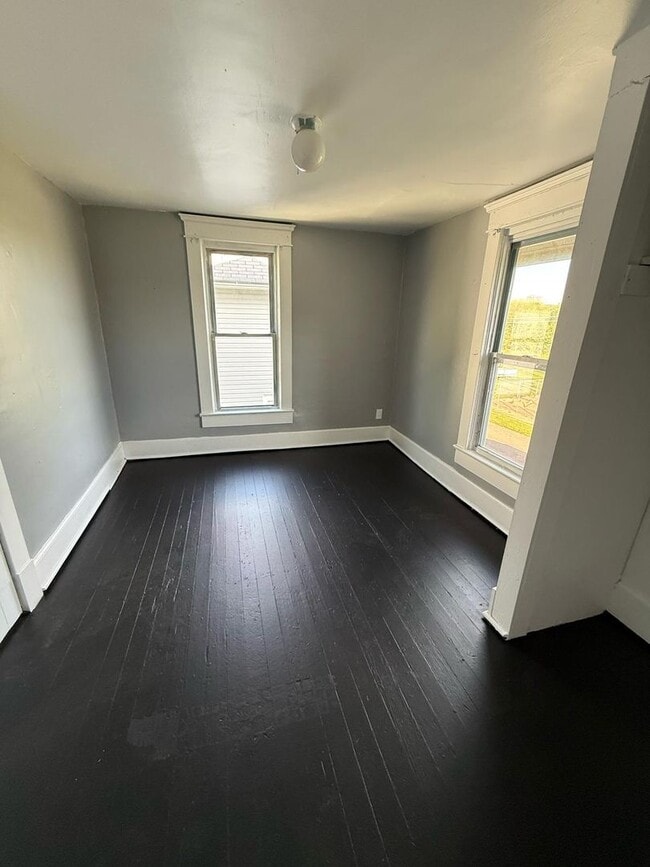 Building Photo - 3 bedrooms 1 bath