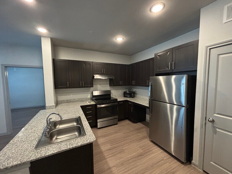 Building Photo - 950 FM2001