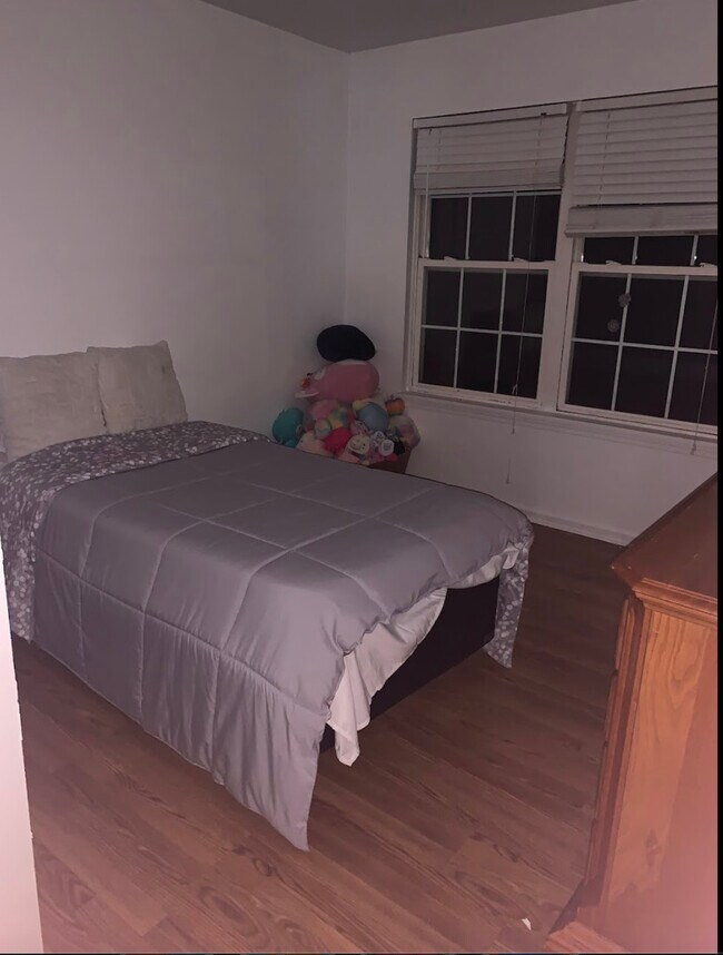 Building Photo - 723 Tiffany Ct