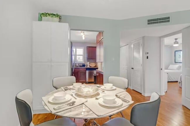 Building Photo - 170 Turtle Lake Ct