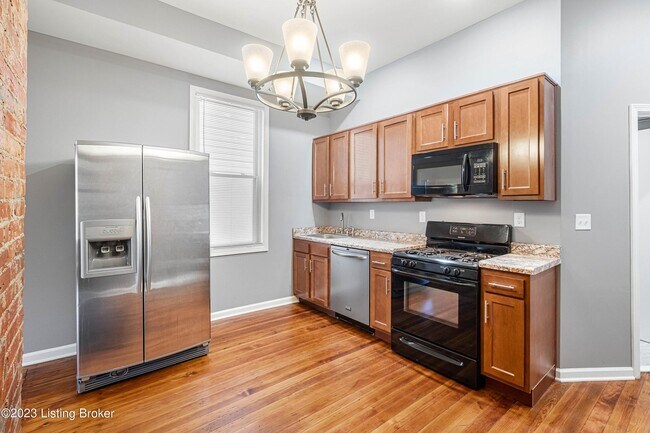 Building Photo - 949 S 7th St