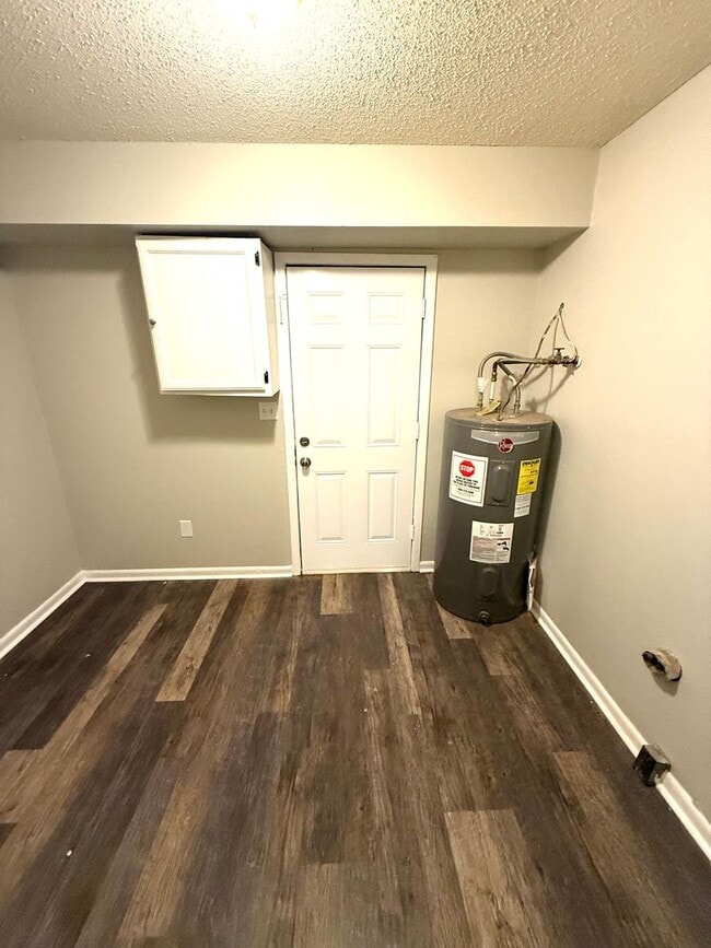 Building Photo - ** 3 Bed 2 Bath located off Virginia Loop ...