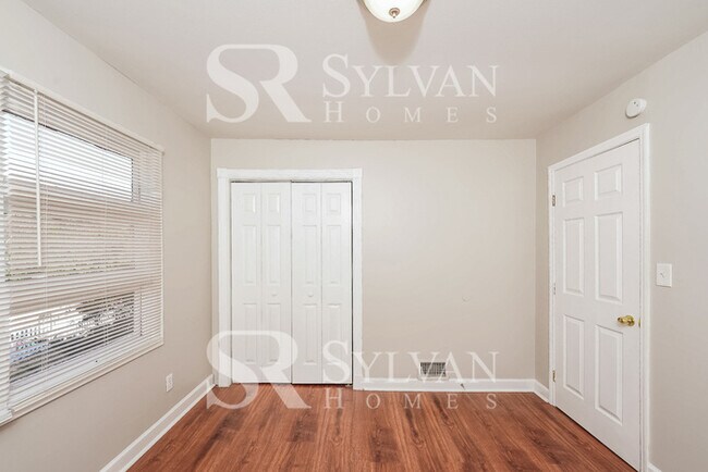 Building Photo - Come quick and see this 3Bed, 1Bath home!