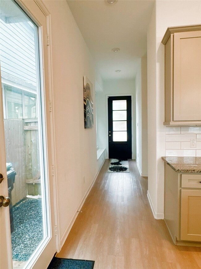 Building Photo - 4015 Champlain Wy