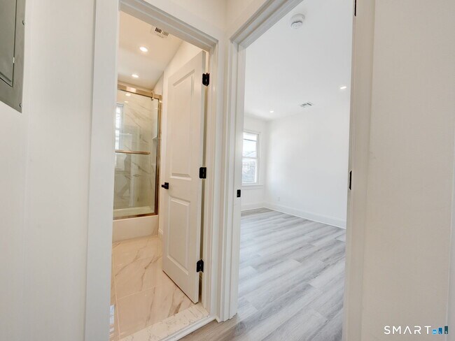 Building Photo - 44 Wallace Row