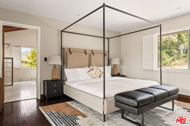 Building Photo - 3200 Oakley Dr