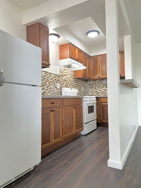 Building Photo - 4735 W Broadway