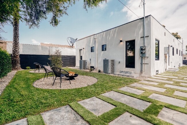 Building Photo - 2401 S Dunsmuir Ave