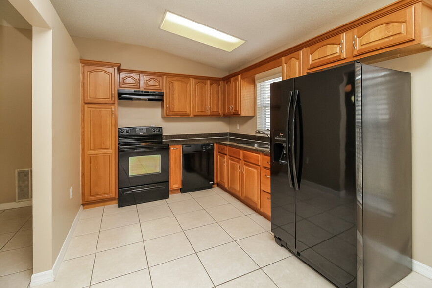 Building Photo - 332 Cello Cir