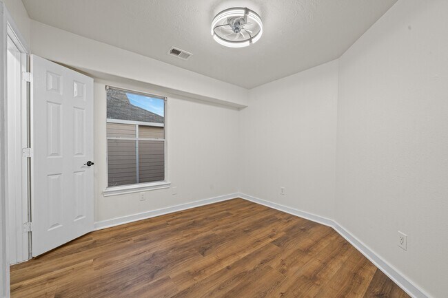 Building Photo - 16118 Market Garden Ln