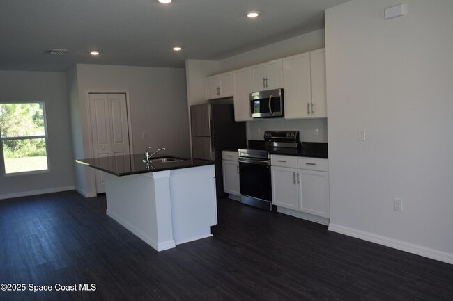 Building Photo - 3094 San Filippo Dr SE