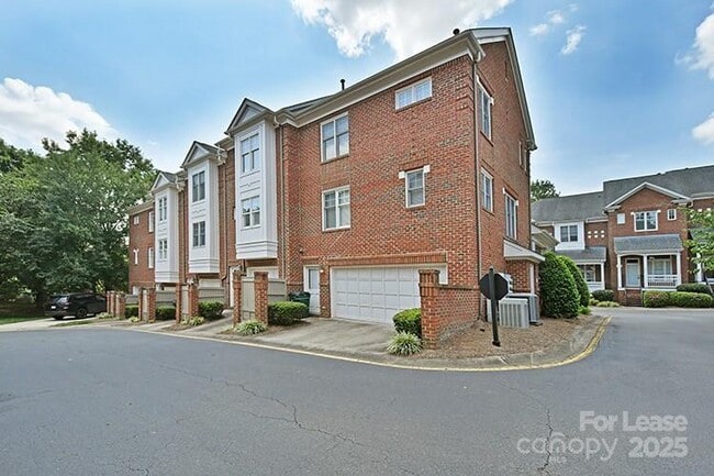 Building Photo - 4939 S Hill View Dr