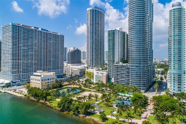 Building Photo - 1750 N Bayshore Dr