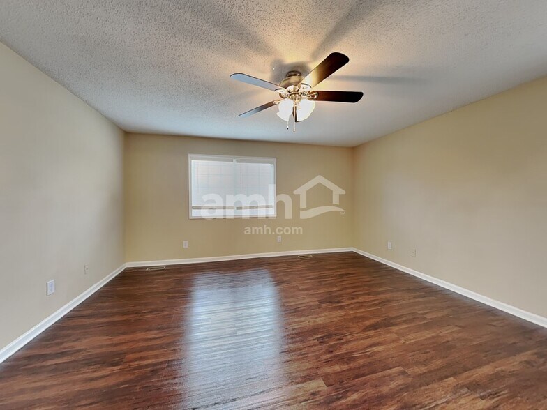 Building Photo - 4404 Garden Club St