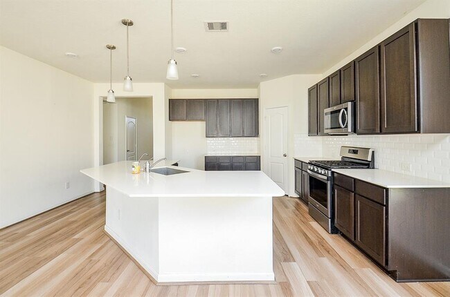 Building Photo - 25410 Champion Ridge Ct