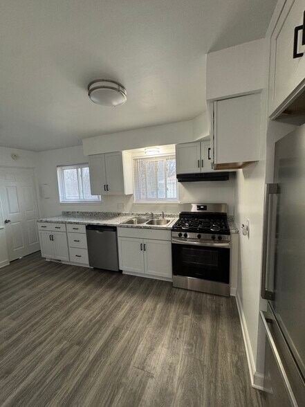 Building Photo - 825 W Thomas L Pkwy