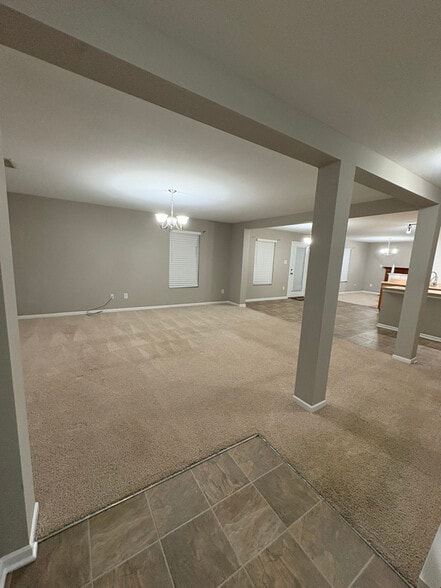 Building Photo - 722 Sinclair Dr