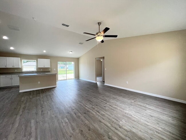 Building Photo - **Available March 15th**Beautiful Home for Rent 3 Bd 2Bath