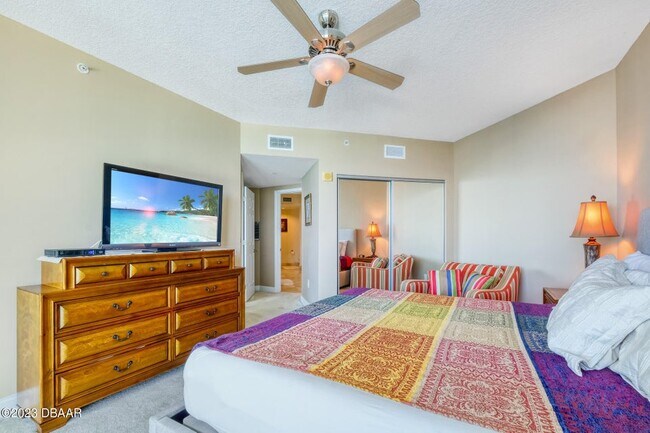 Building Photo - 1241 Riverside Dr