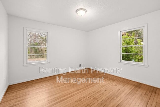 Building Photo - 221 Lawson Rd