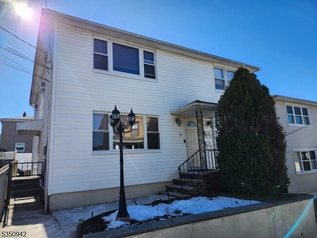 Primary Photo - 41 Bayliss St
