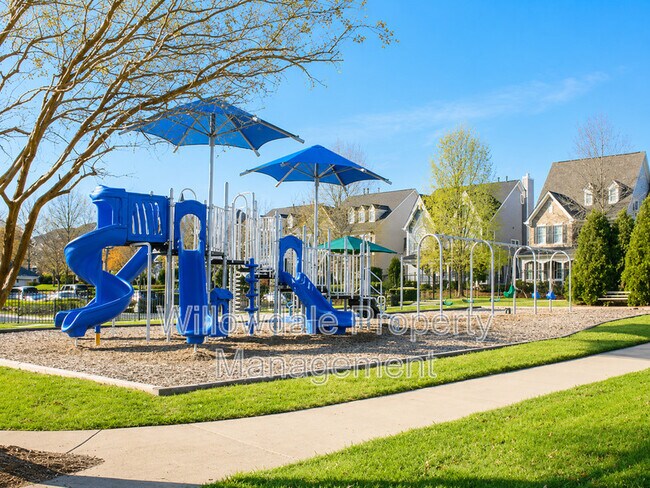 Building Photo - 1025 Governess Ln