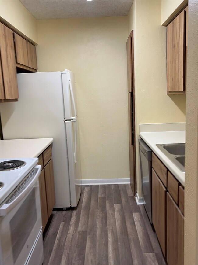 Building Photo - 3919 Fairmont Pkwy