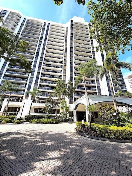 Building Photo - 3640 Yacht Club Dr