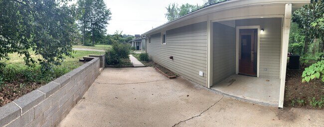 Building Photo - 142 Hiawassee Ave