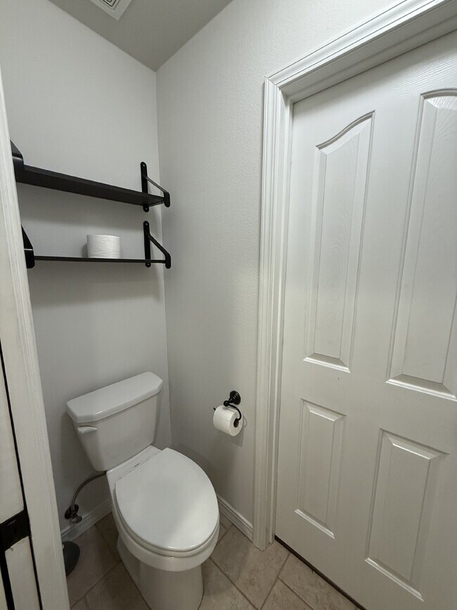 Building Photo - Spacious 3 BR with a fenced in backyard