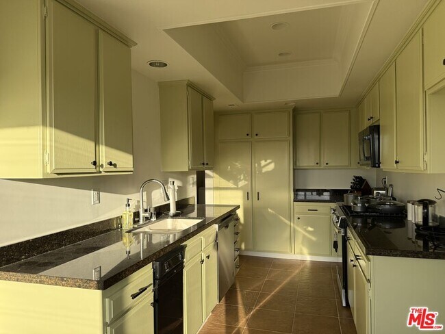 Building Photo - 234 N Kenwood St