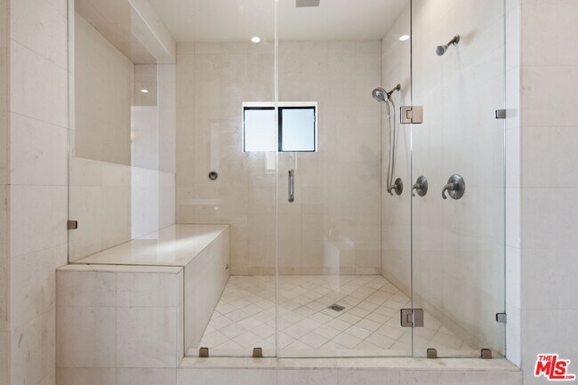 Building Photo - 8908 Appian Way