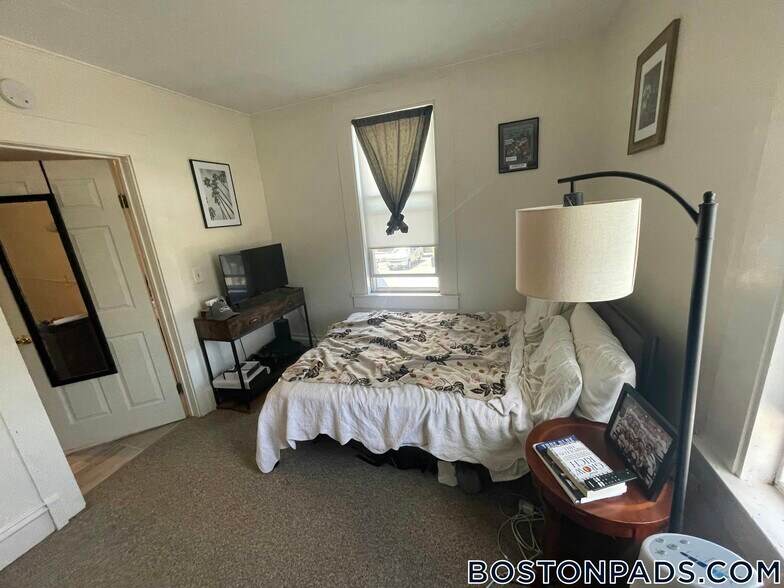 Building Photo - 53 W Seventh St