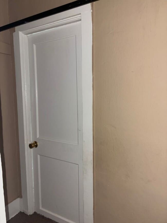 Building Photo - Charming 3-Bedroom Property in Prime Location