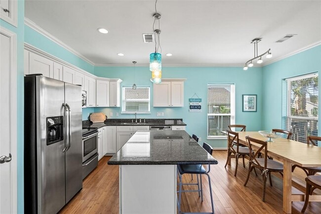 Building Photo - 3923 Reeves Dr