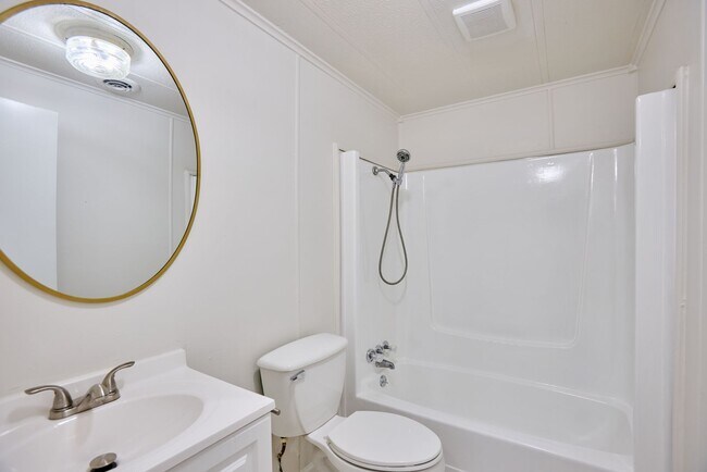 Building Photo - 2553-2555 Lloyd Rd