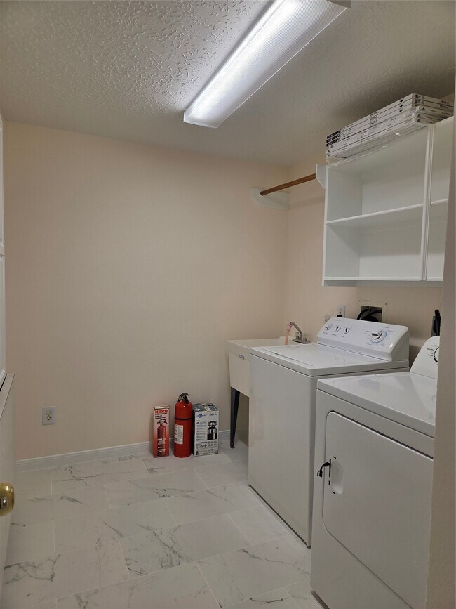 Building Photo - 4306 Lakeside Meadow Dr