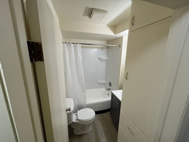 Building Photo - E0272 WI-54
