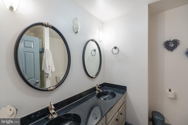 Building Photo - 211 Caravan Dr