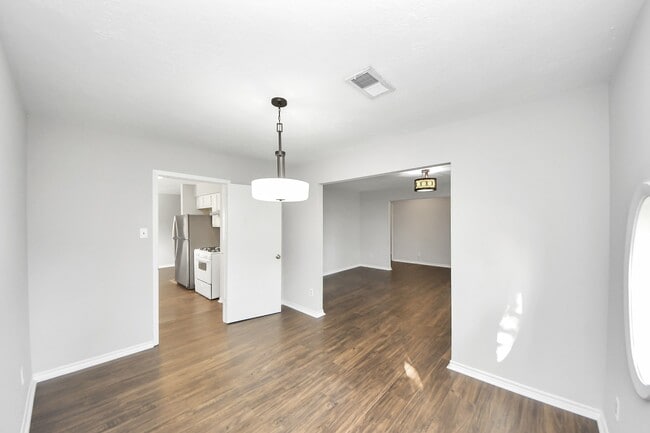 Building Photo - 15135 Chipman Ln.