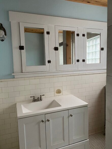 bathroom - 839 McKinley Pky