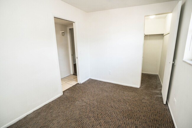 Building Photo - 8707 N Mandarine Pl