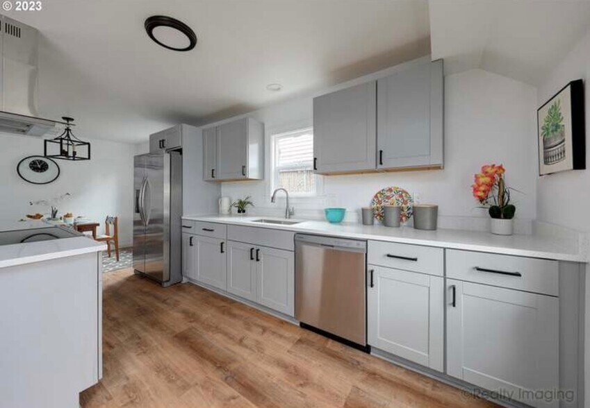 Building Photo - 203 NE 162nd Ave