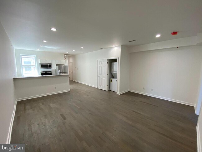 Building Photo - 528 N 34th St